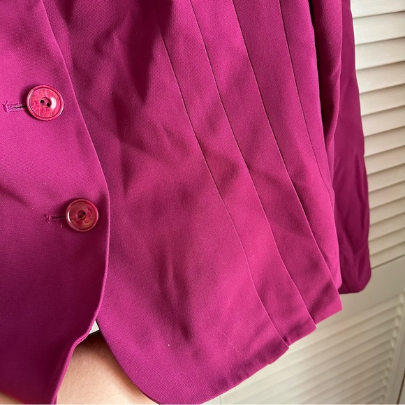 Size 16 - Le Suit - Raspberry - Picture 3 of 6